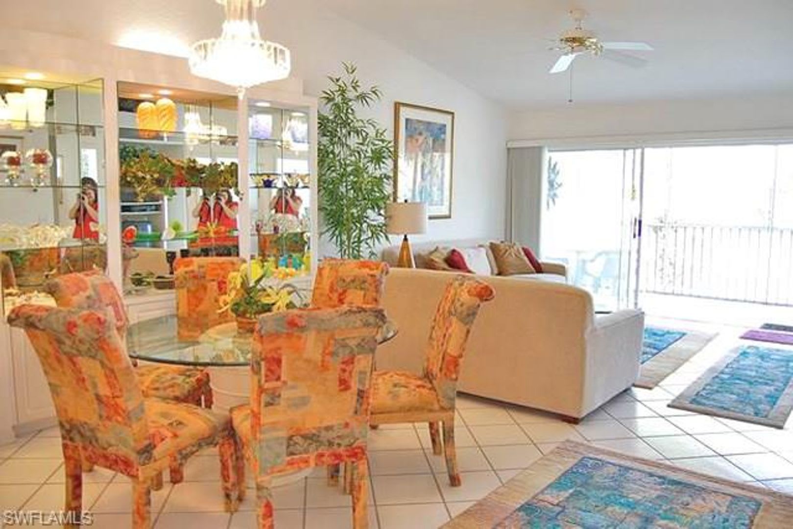 Bright and airy in beautiful gated community – photo 3