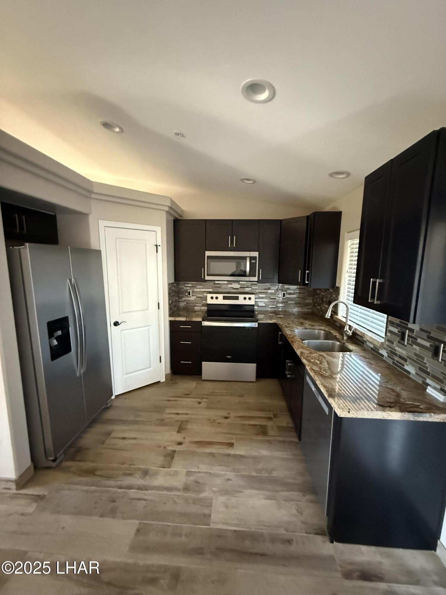2425 Cloverlawn Dr – photo 4