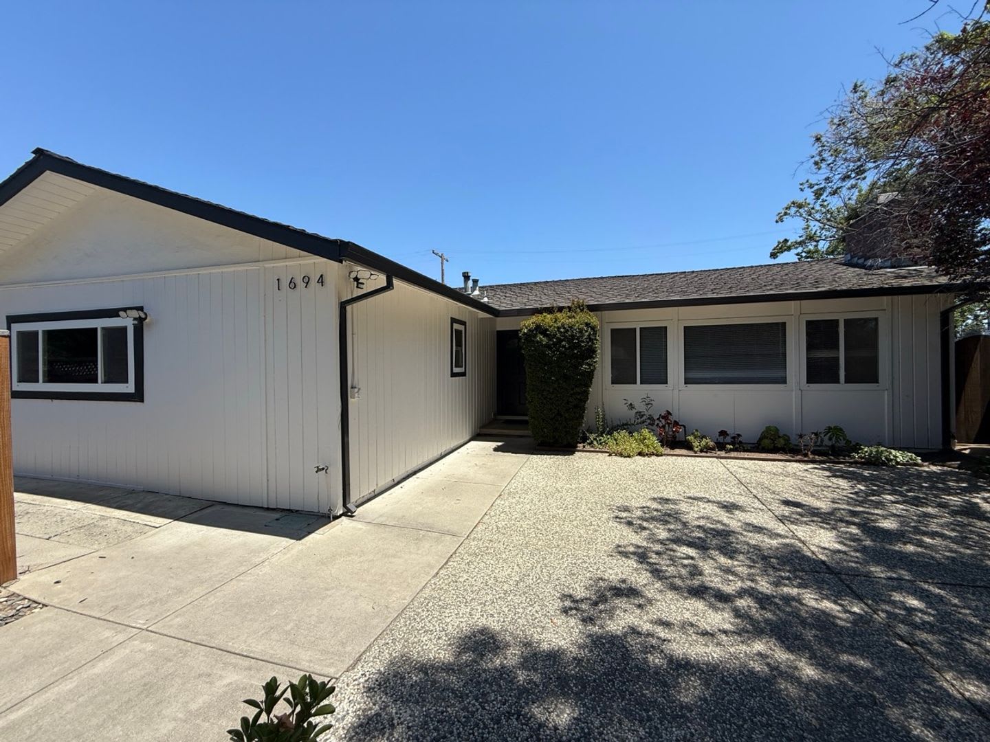 Beautifully Updated and Perfectly Located 4 Bedroom 3 Bath Home in West San Jose! Free Rent incentive*! – photo 1