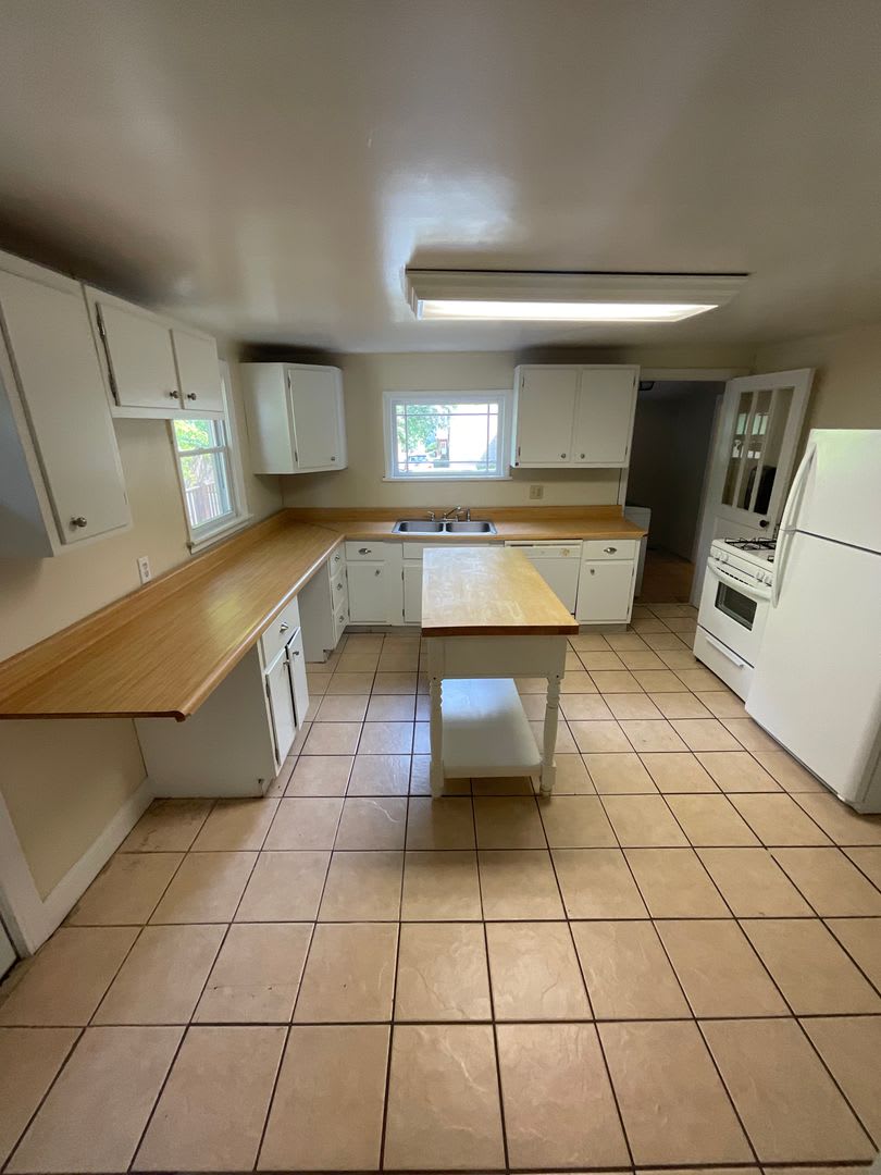 *** AVAILABLE AUGUST 2027 *** 3 Bedroom, 2 Bath House – photo 5