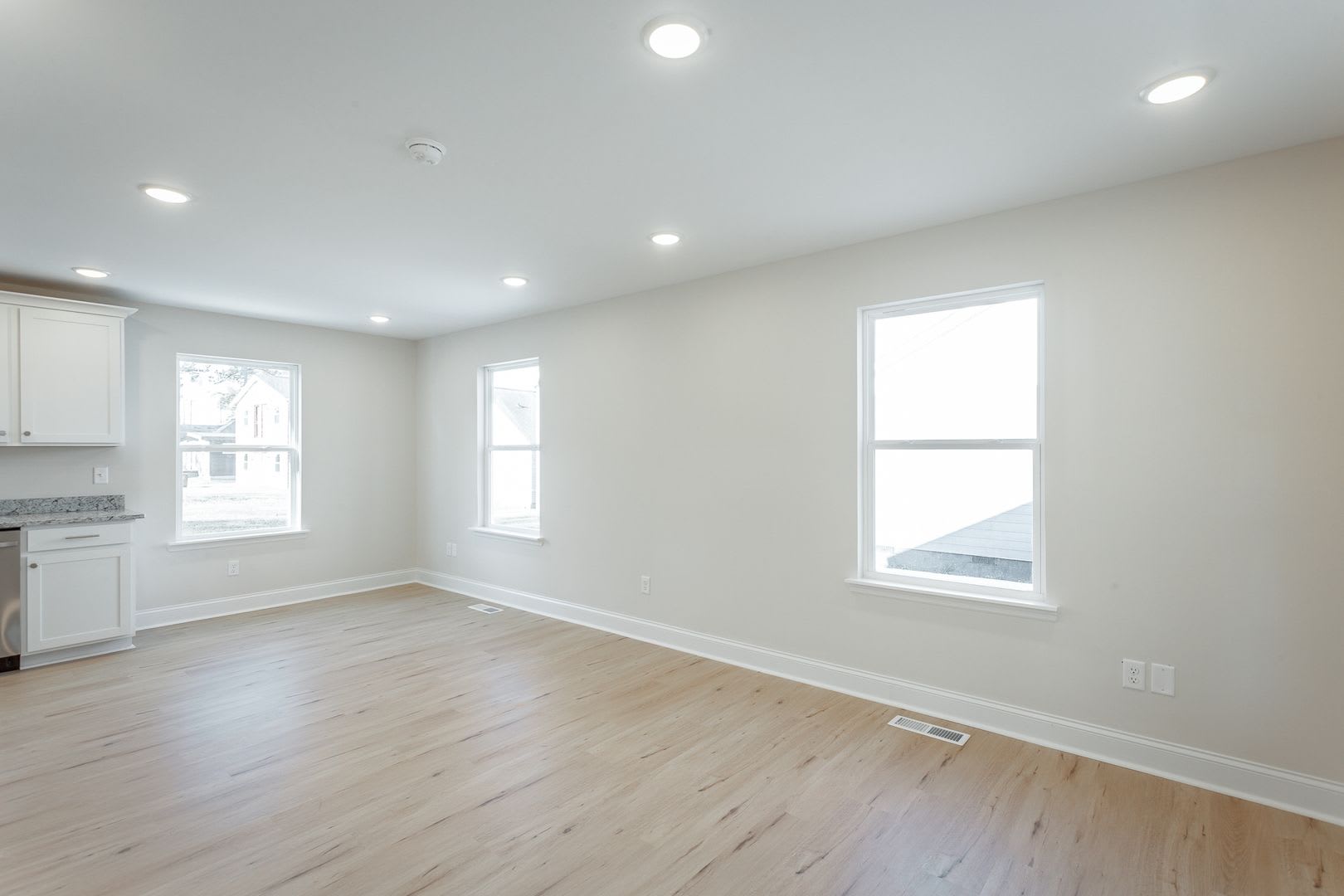 Modern 2 Bedroom Home in Mill Town – photo 4