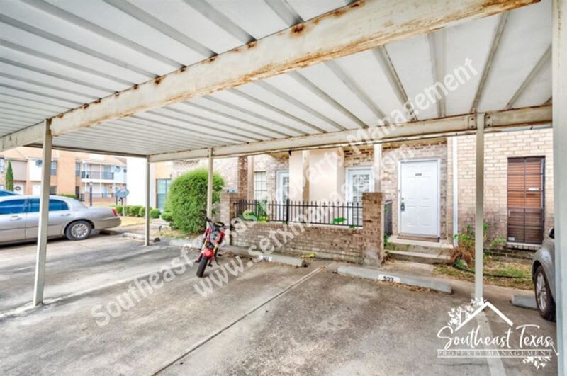 1620 Wellington – photo 3