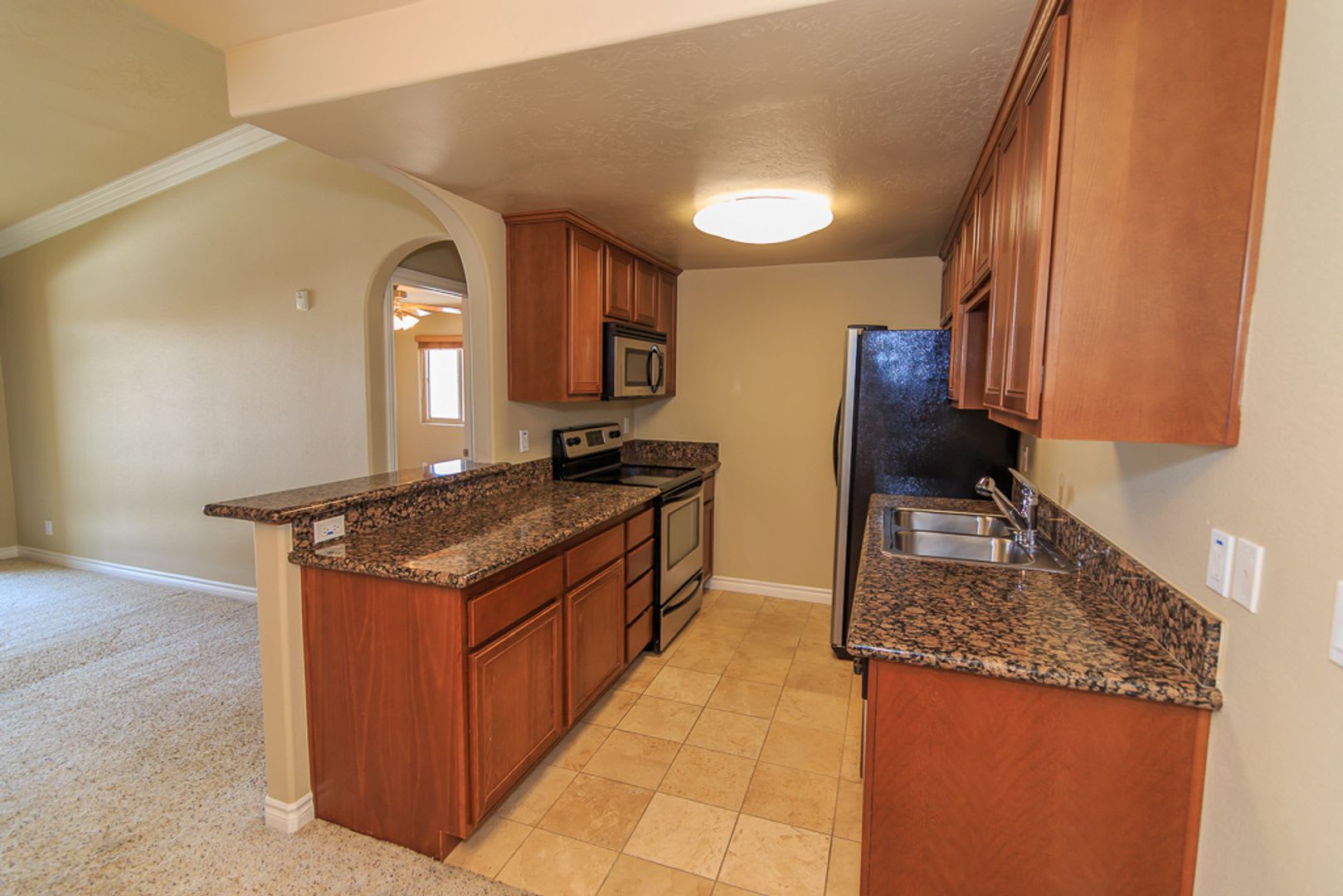 Awesome condo in gated community – photo 2