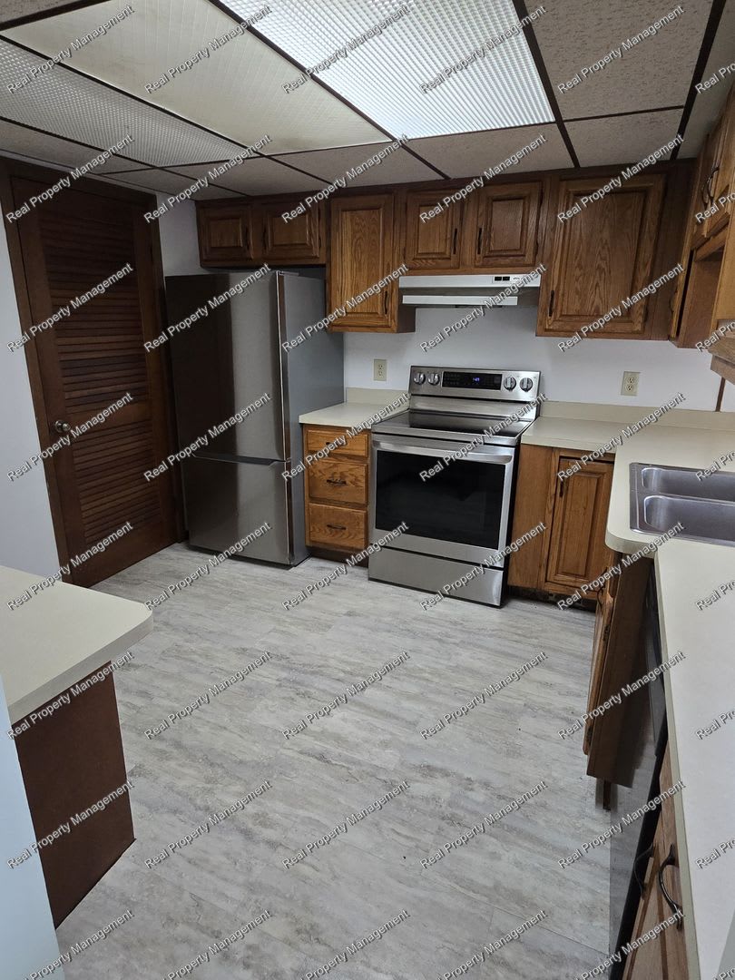 Two Bed Two Bath Munster Condo – photo 5