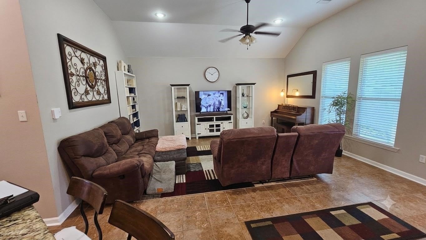 427 Christopher Dr – photo 2