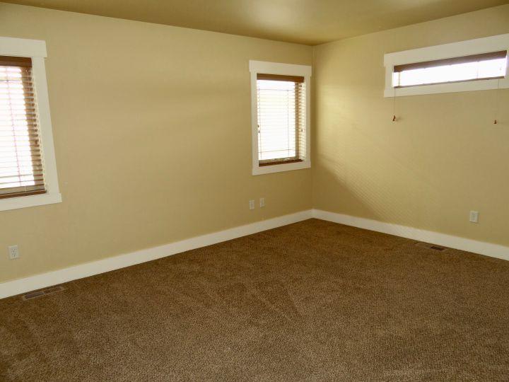 1607 Ave E – photo 4