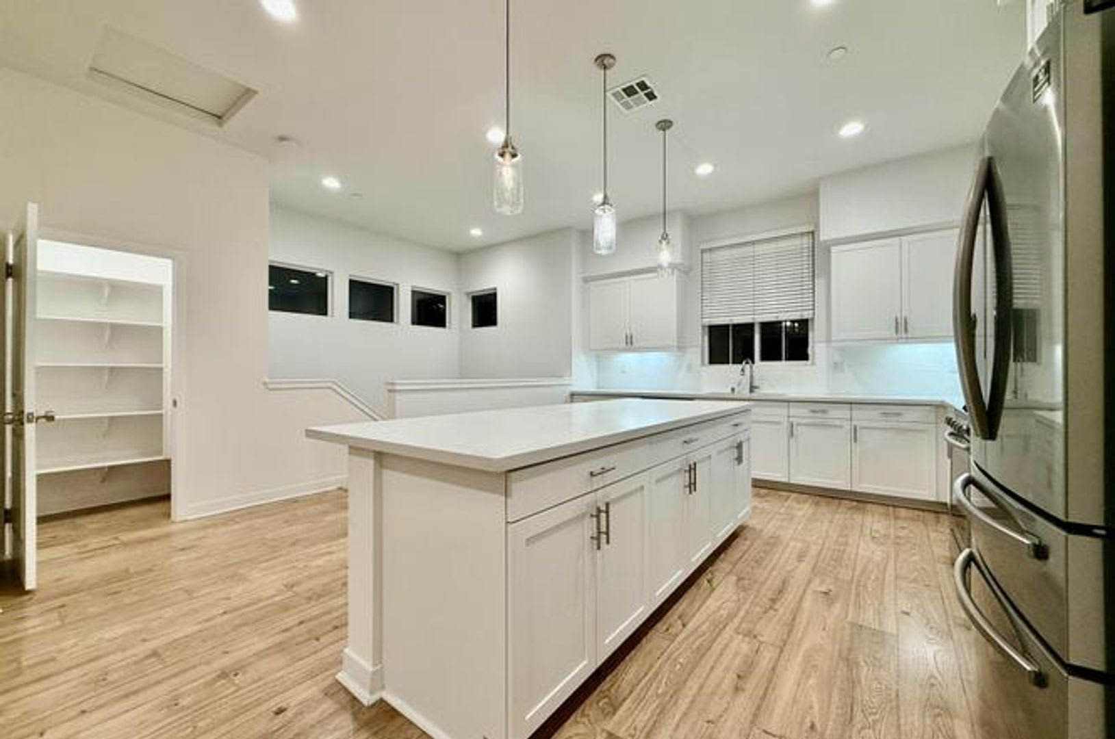 Modern 4BR West Hills Home for Rent – photo 1
