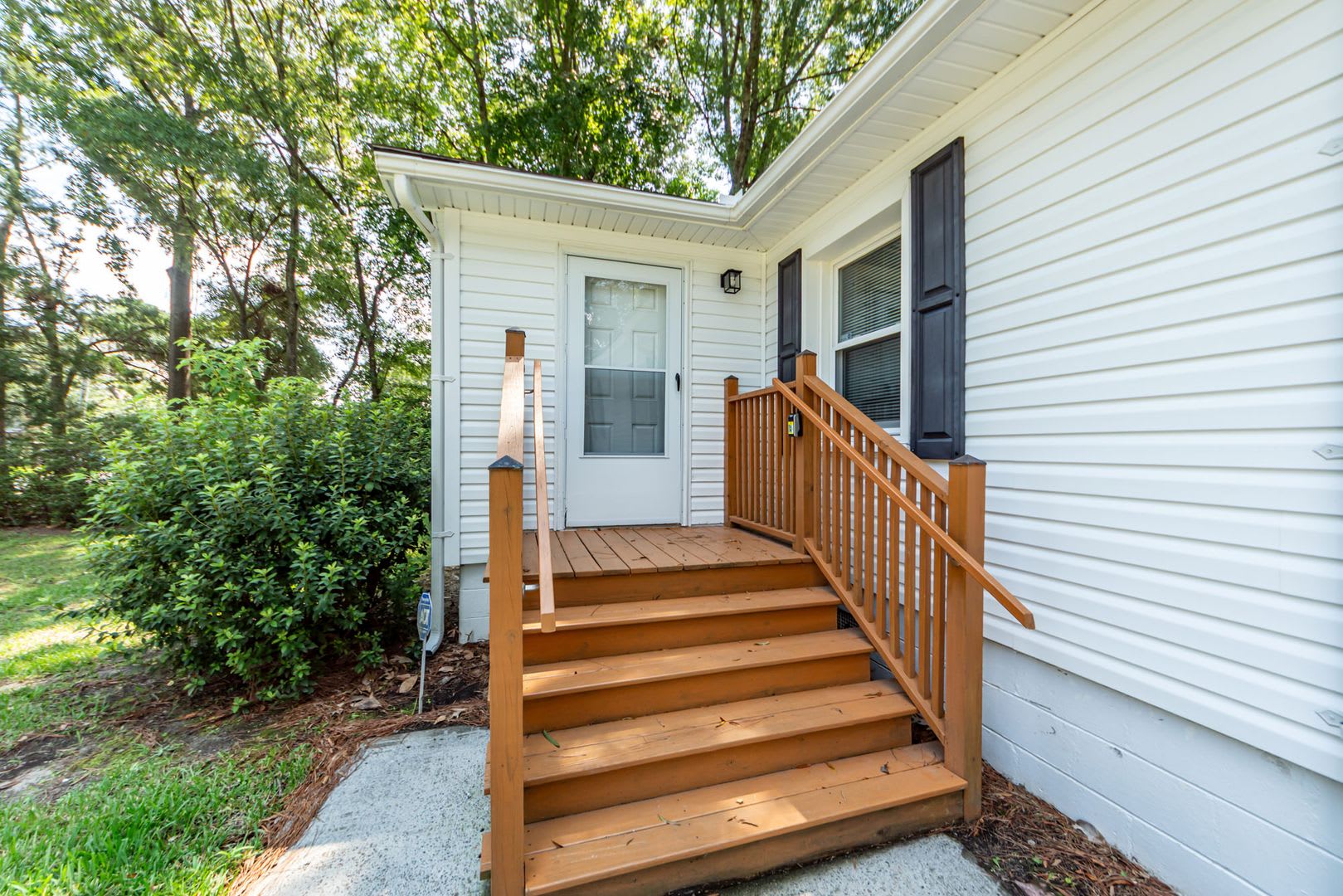 3 Bedroom, 2 Bathroom Home in West Ashley – photo 2