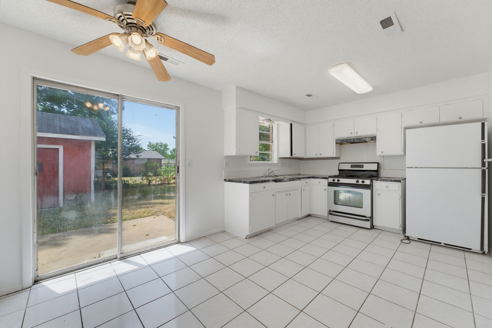 Charming 3-bedroom, 1.5-bath home in Springdale – photo 5