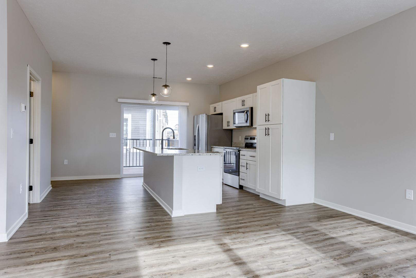 Gorgeous 3 Bedroom Townhome!! – photo 4