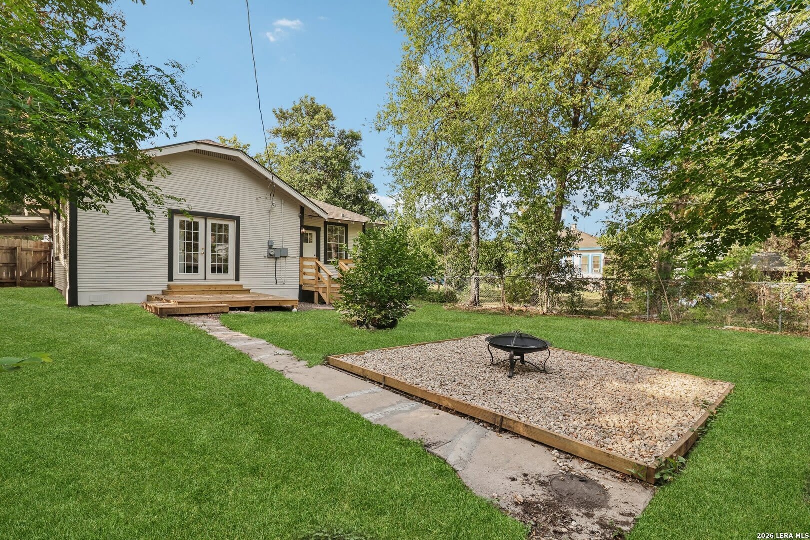1119 W Huisache Ave – photo 2