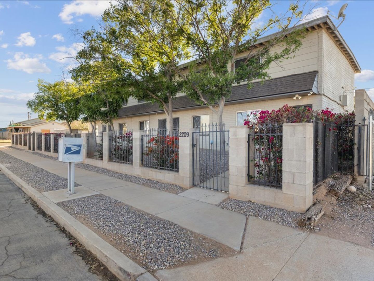 2 Bedroom 1 Bathroom -ALL Brand New Appliances! – photo 2