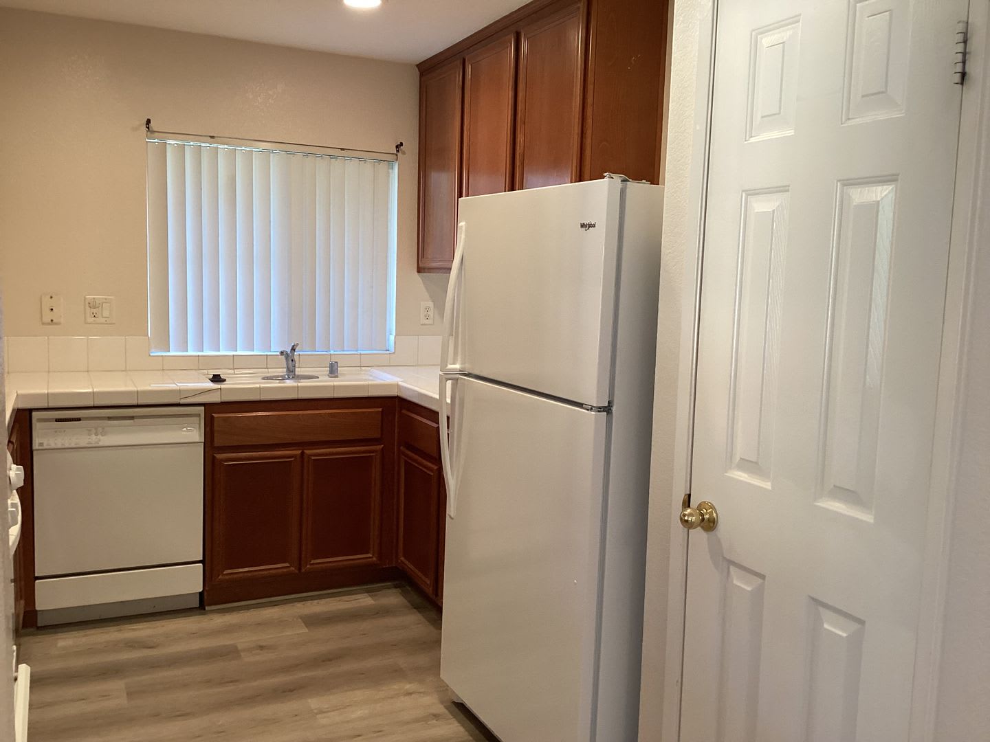 Updated Spacious 2 Bedroom 2 Bath Condo Community with Pool!!!! – photo 5