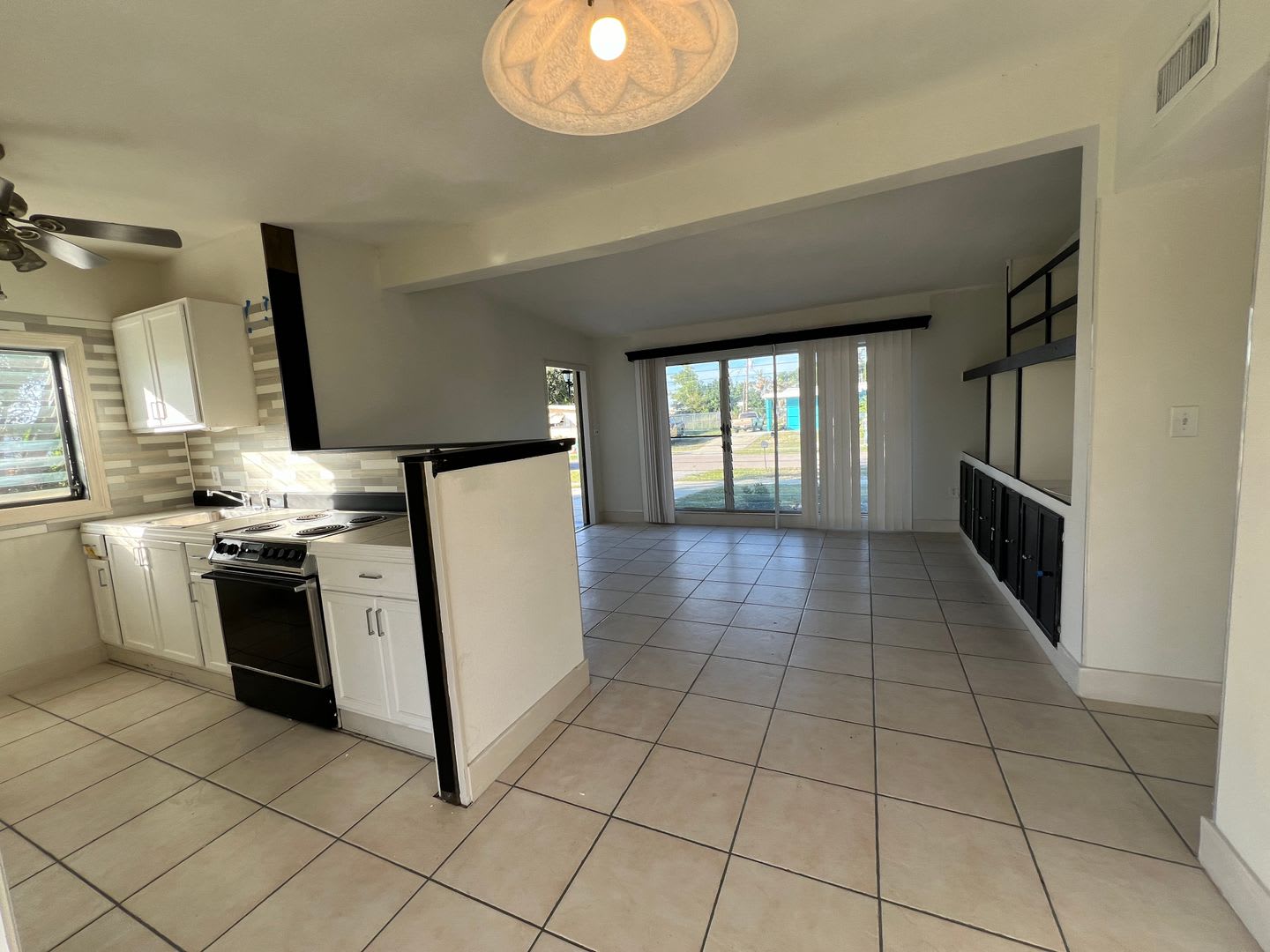Annual 2 Bed 1 Bath Single Family Home Conveniently Located 1 295 – photo 5