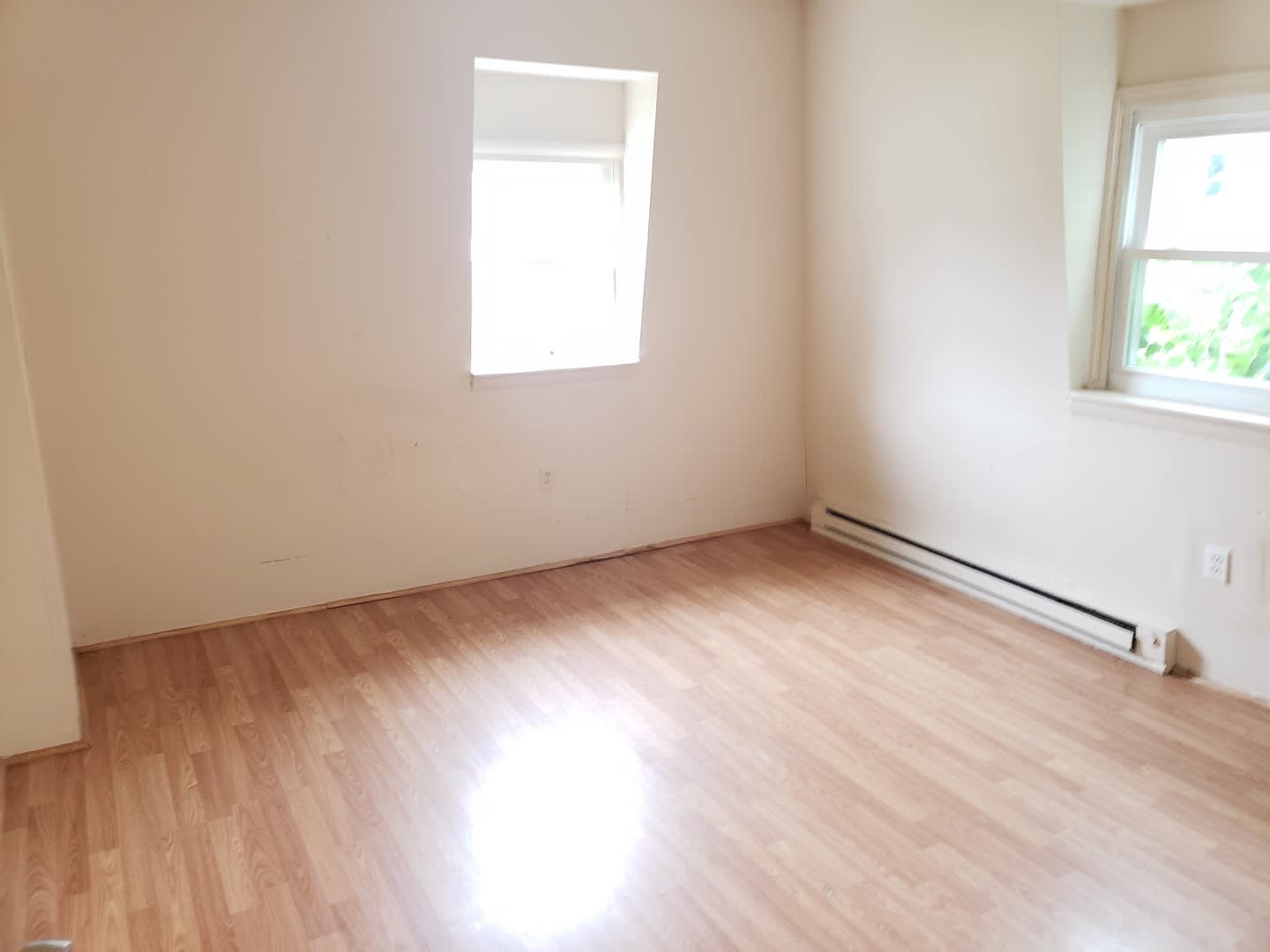 Charming 2Bed/1Bath Semi-Detached Home in Allentown! – photo 4
