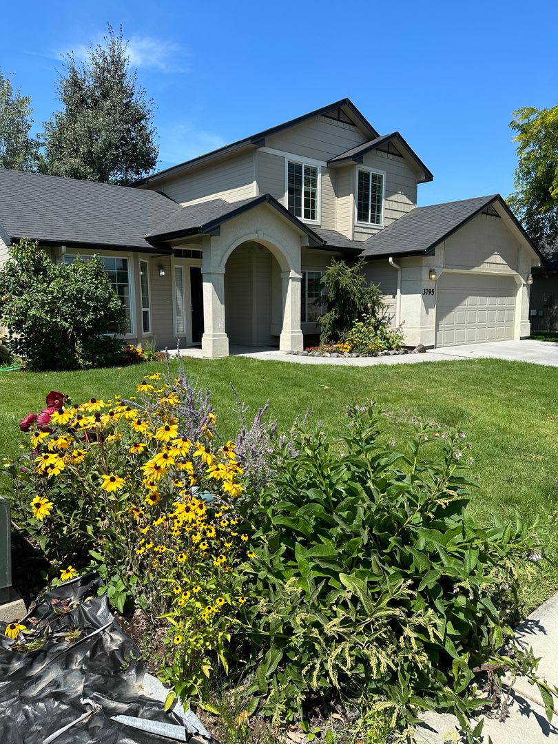 4-Bed Meridian Retreat Featuring Flexible Layout & Private Backyard – photo 1