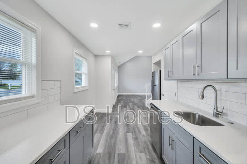 615 MacDonald Ave – photo 4