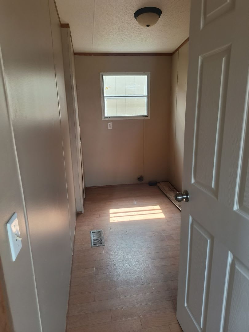 Fully Refurbished- 3 Bedroom 2 Bath Mobile Home Sitting on Aprox 1/2 Acre – photo 5