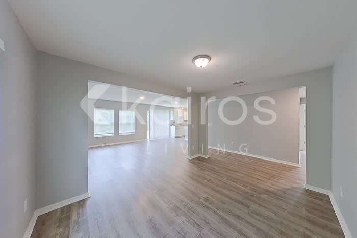 1124 Ware Avenue – photo 3