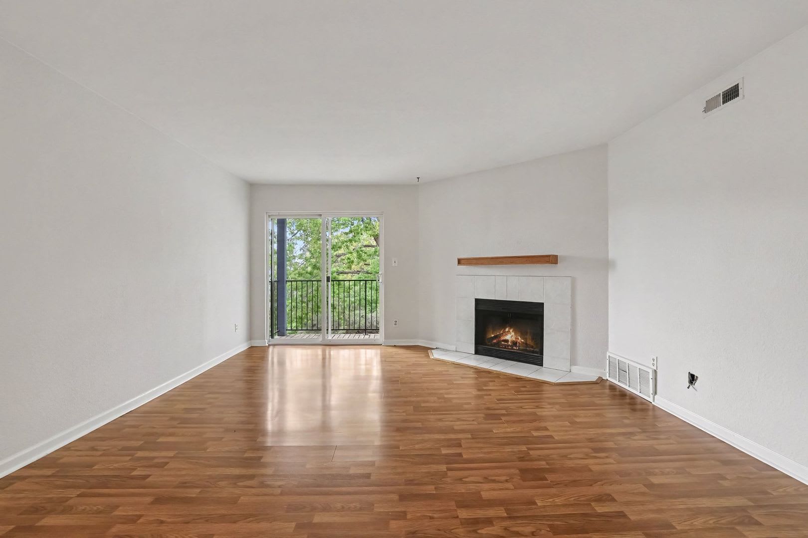 Spacious 2BR/2BA Condo with In-Unit Laundry & Central A/C – photo 5