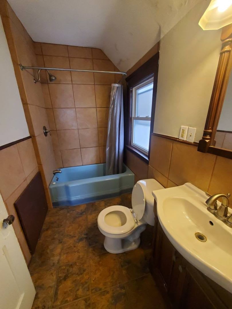Charming 3-Bedroom Property in Prime Location (SECTION 8 VOUCHERS ACCEPTED) – photo 2