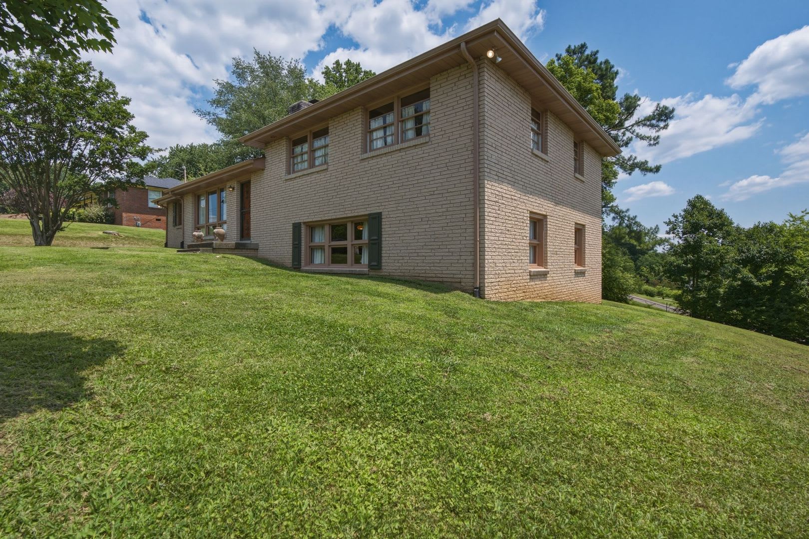 Welcome To A Rare Opportunity To Experience Authentic Mid Century Modern Living In One Of Nashville S Most Beloved Neighborhoods – photo 2