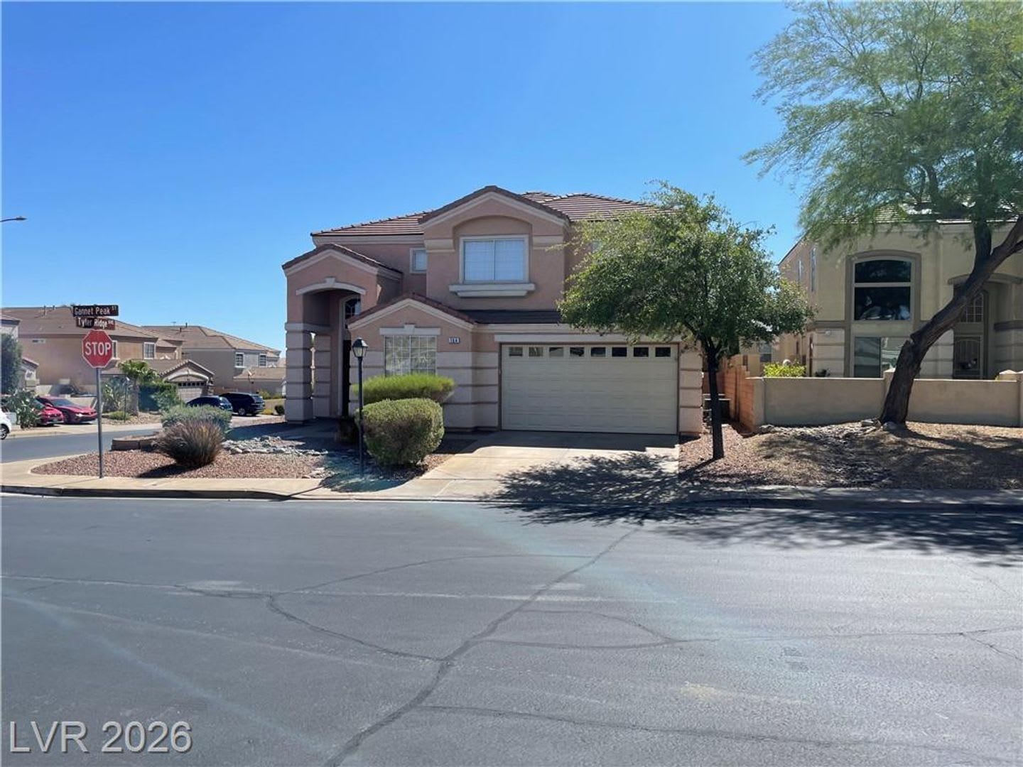 Gorgeous 5 bedroom in Henderson – photo 1