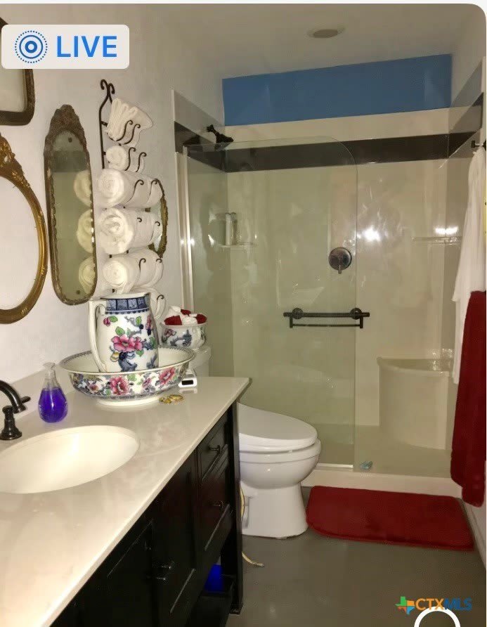 117 E Crockett – photo 2