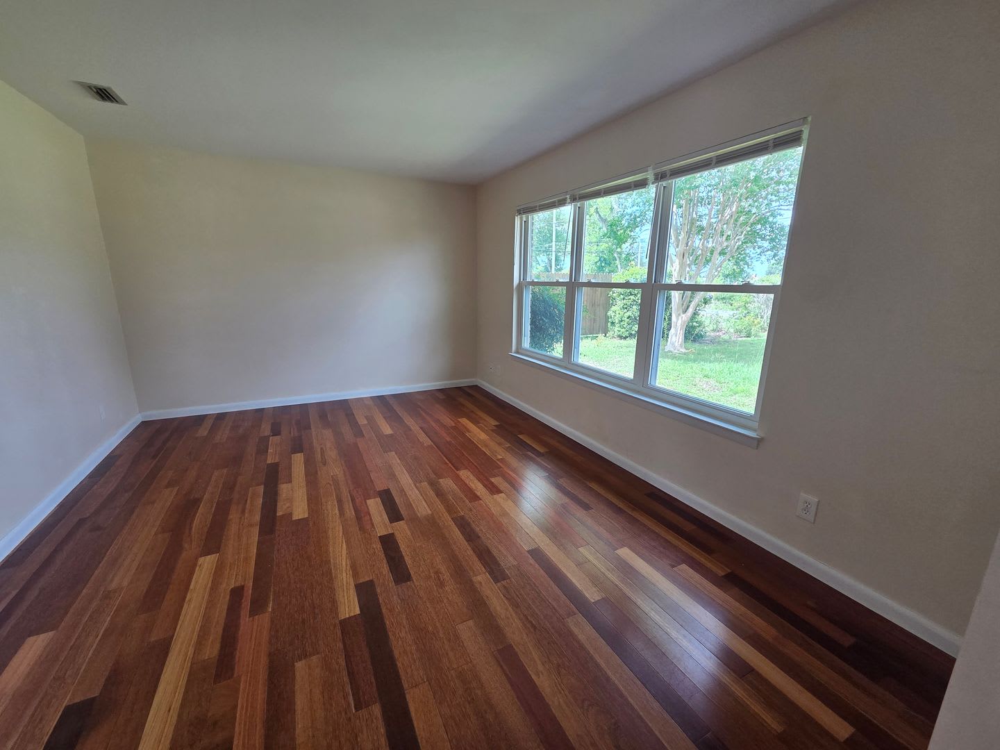 Spacious 3Bed 2Ba Home In Established Conveniently Located Neighborhood Specail 500 Off 1St Month S Rent Military Incentive – photo 3