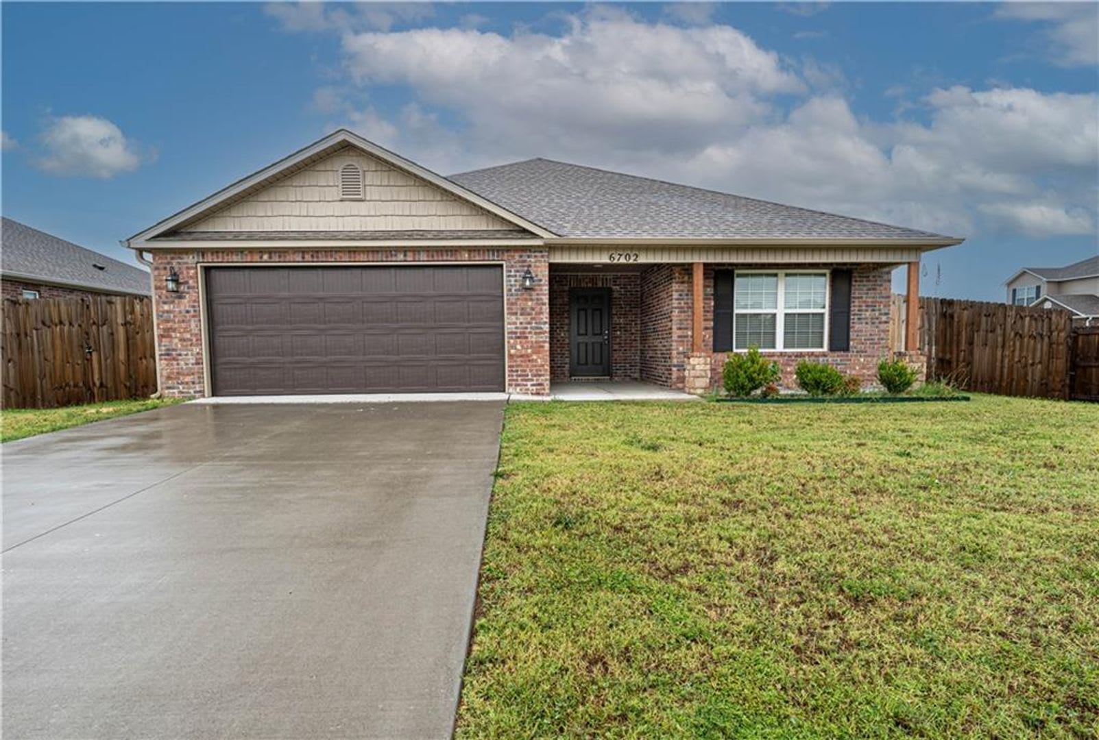 This Beautiful Four Bedroom Two Bathroom Rental Includes All Appliance And Fenced Yard For Entertaining – photo 2