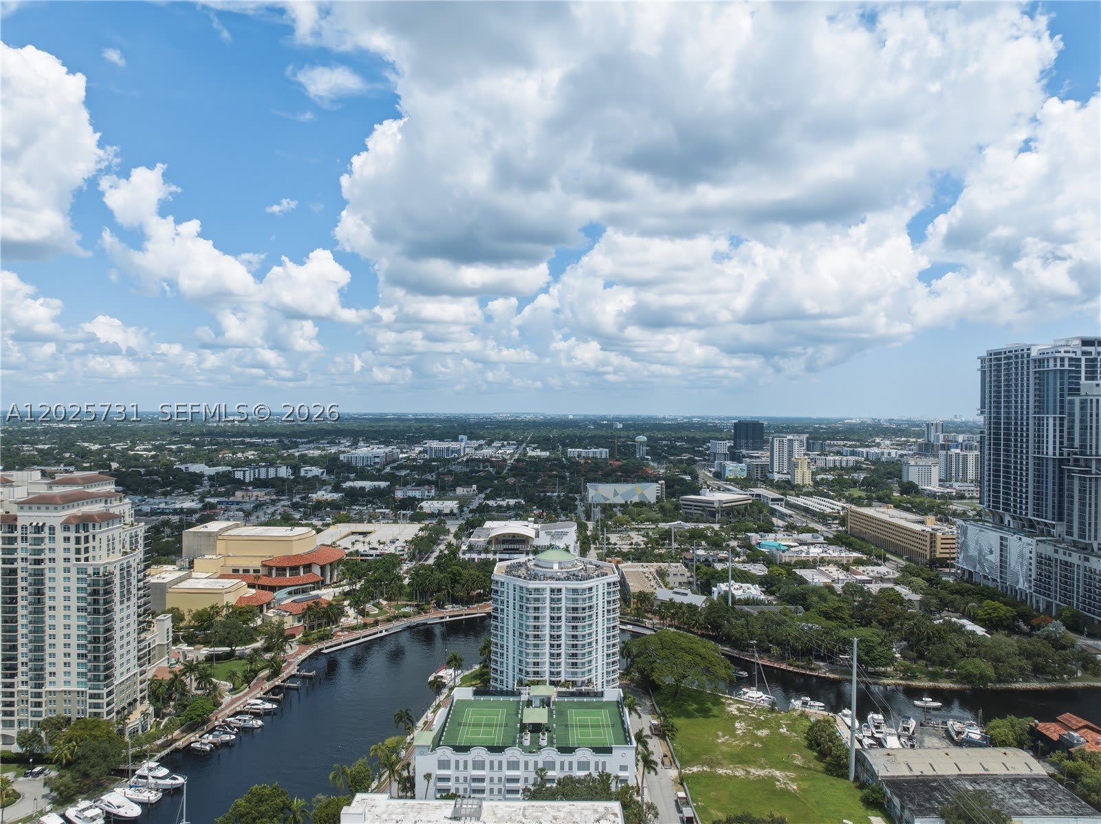 401 SW 4th Ave – photo 2