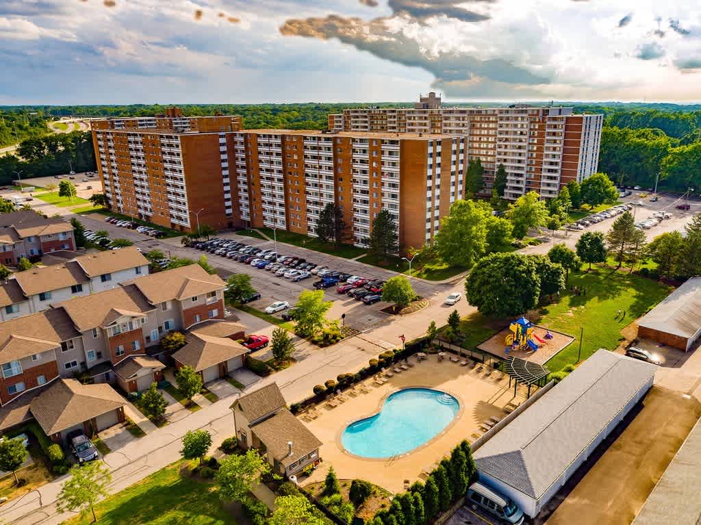 Pine Ridge Apartments – photo 1