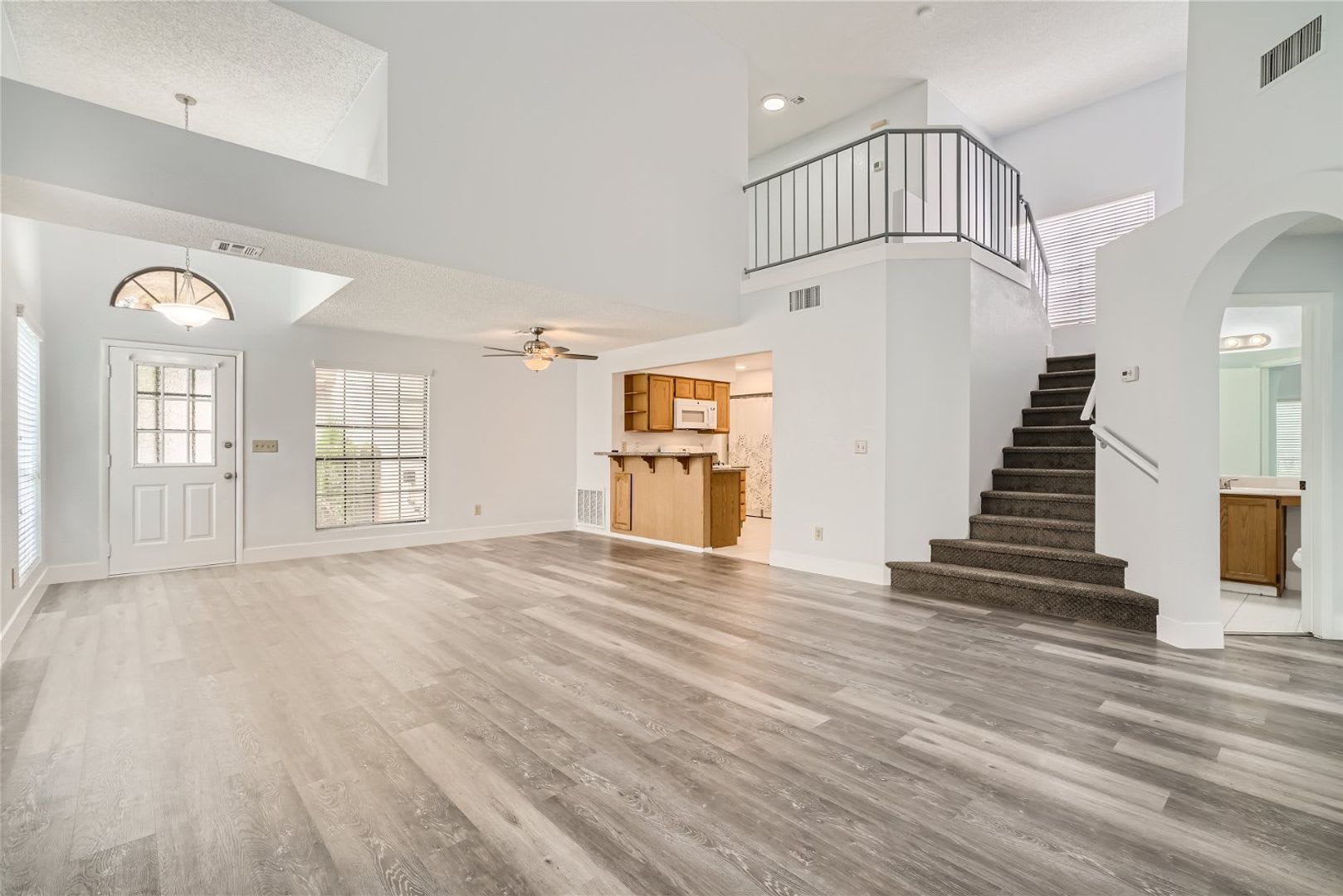 Beautiful 4 Bedroom Home in Guard-Gated Los Prados! – photo 2