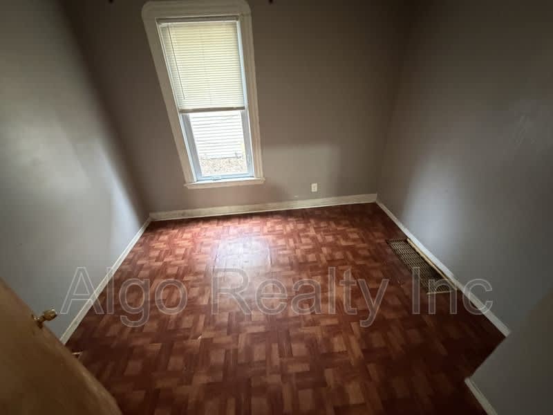 2647 Fremont Ave N – photo 3
