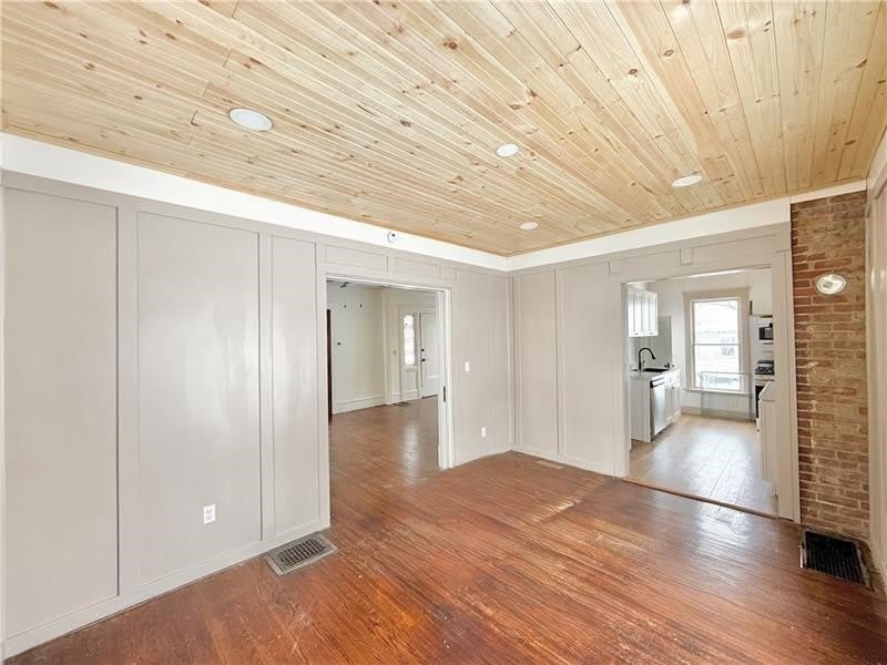 657 North St – photo 4