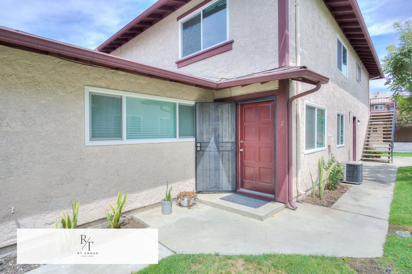 Newly Remodeled 2 Bed 1 Bath Apartment For Rent – photo 1