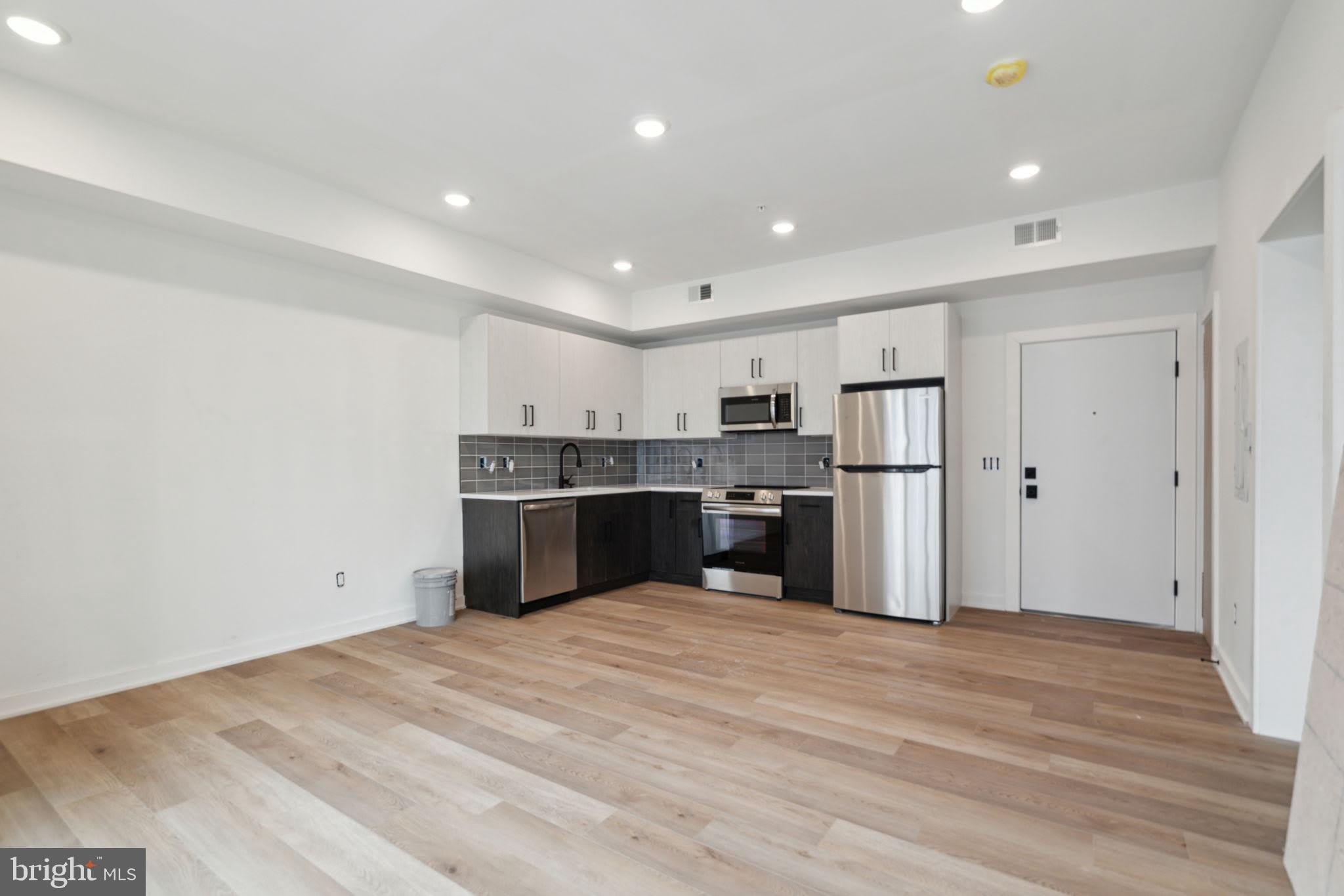1828 FRANKFORD AVENUE – photo 2