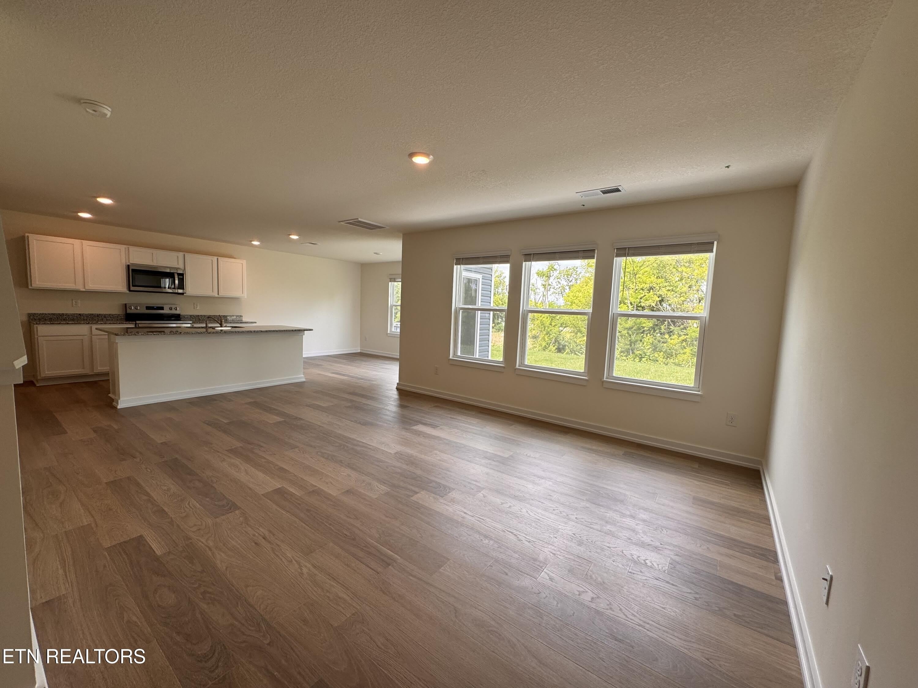 574 White Oak Lane – photo 3