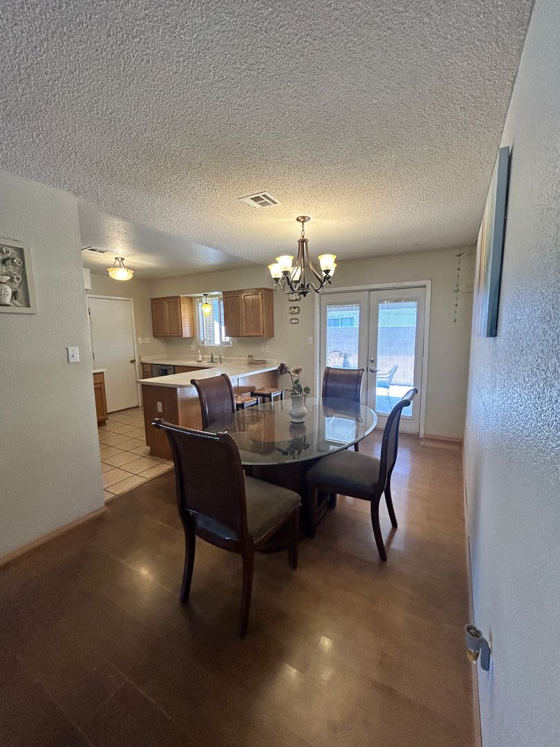 Charming 3-Bedroom Home with Wood Flooring and Large Yard in Yuma – photo 5