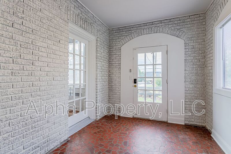 712 Augusta St – photo 4