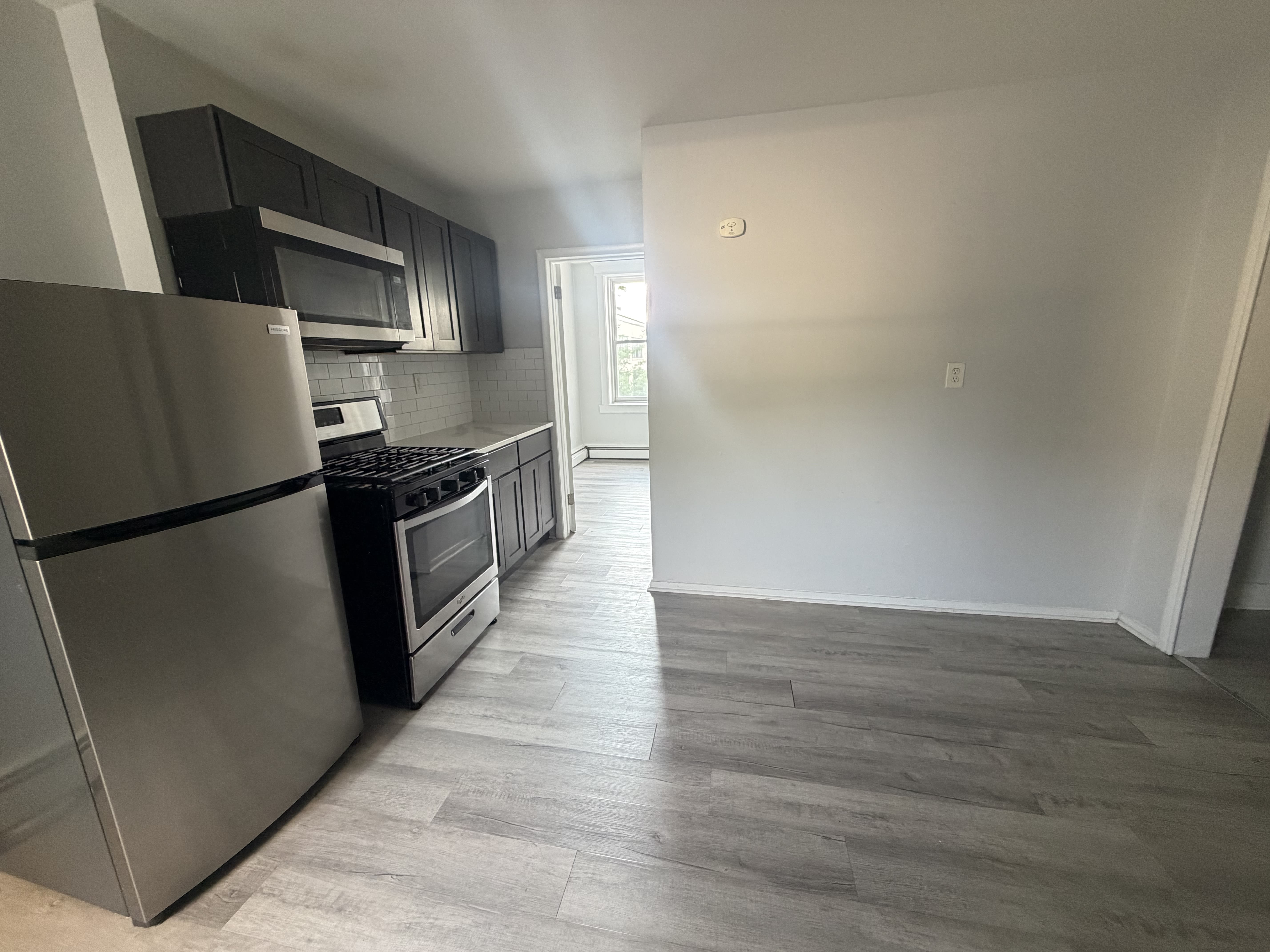 970 Broadway – photo 2