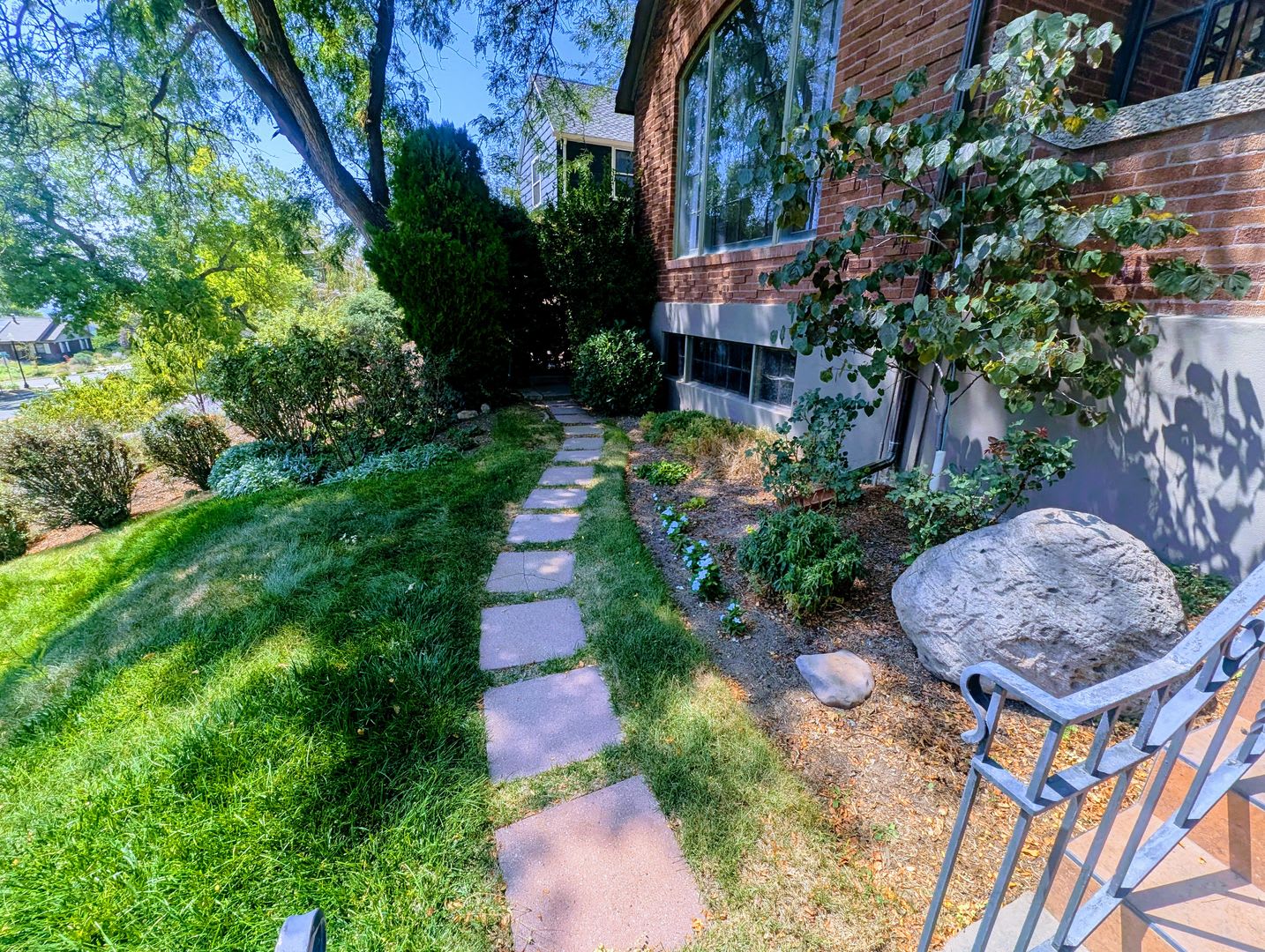 Stunning Preserved Historic Home with a POOL!! – photo 3