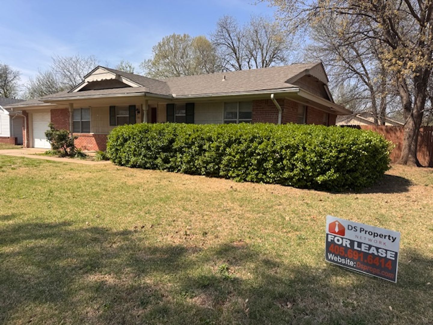 3 bed 2 bath in a great neighborhood in Norman, Refreshed and ready for move in! – photo 1