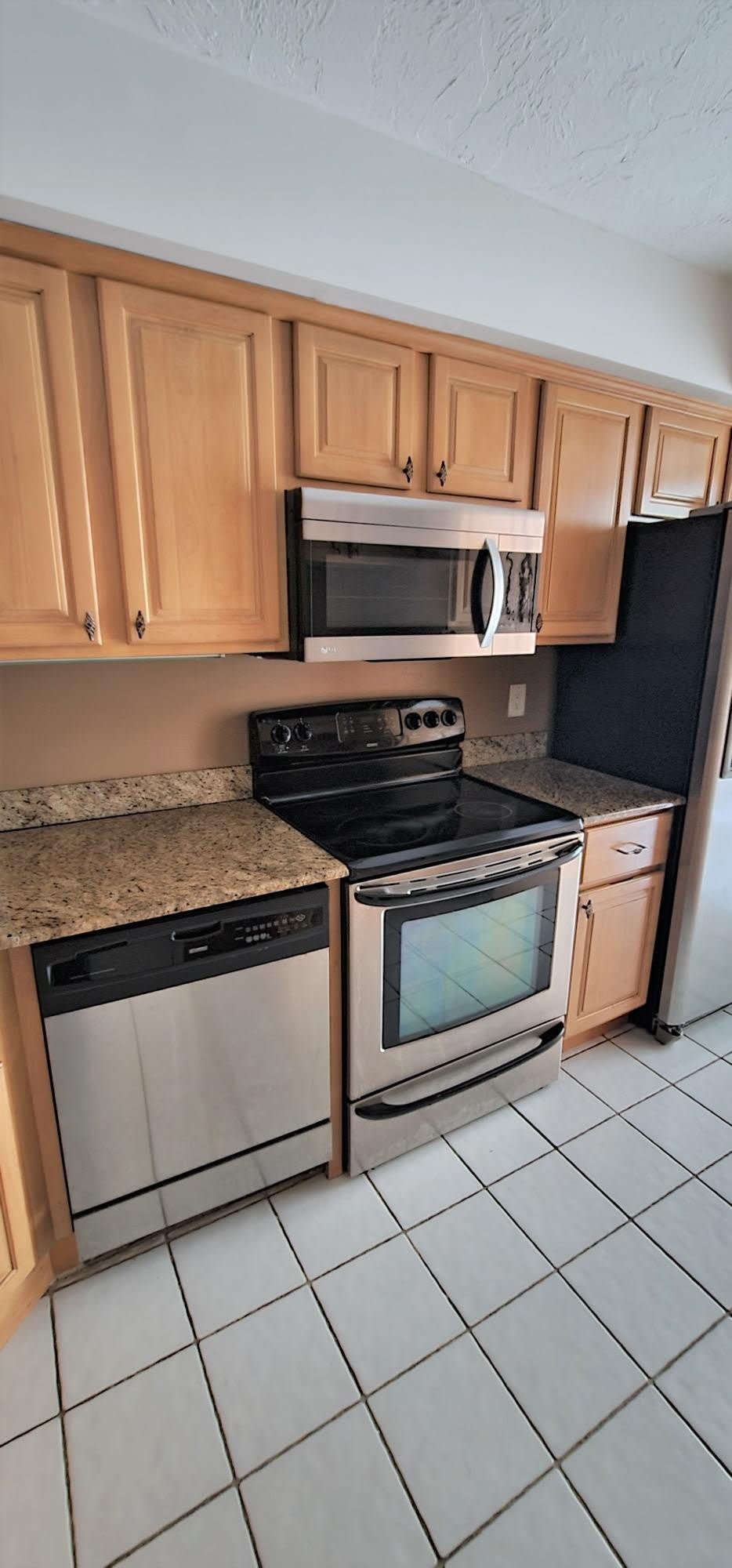 2425 Presidential Way – photo 4