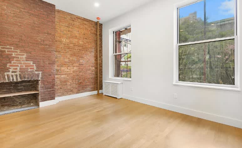 118 E 27th St – photo 1