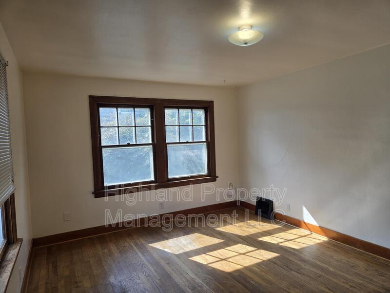322 W Main St – photo 3