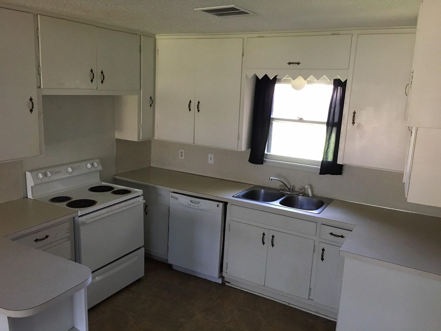 3 bedroom, 2 bath – photo 2