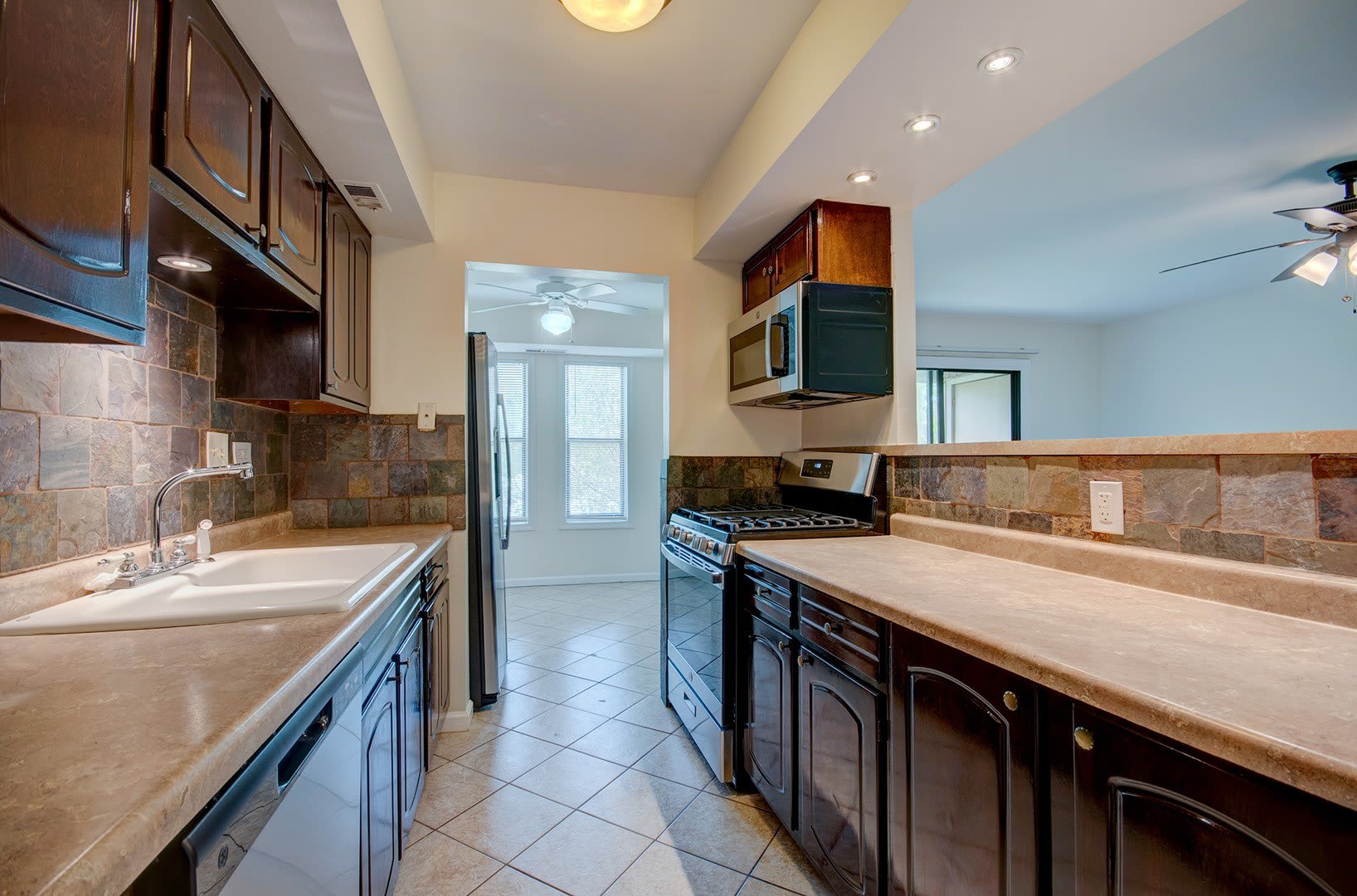2210 Country Club Drive – photo 3