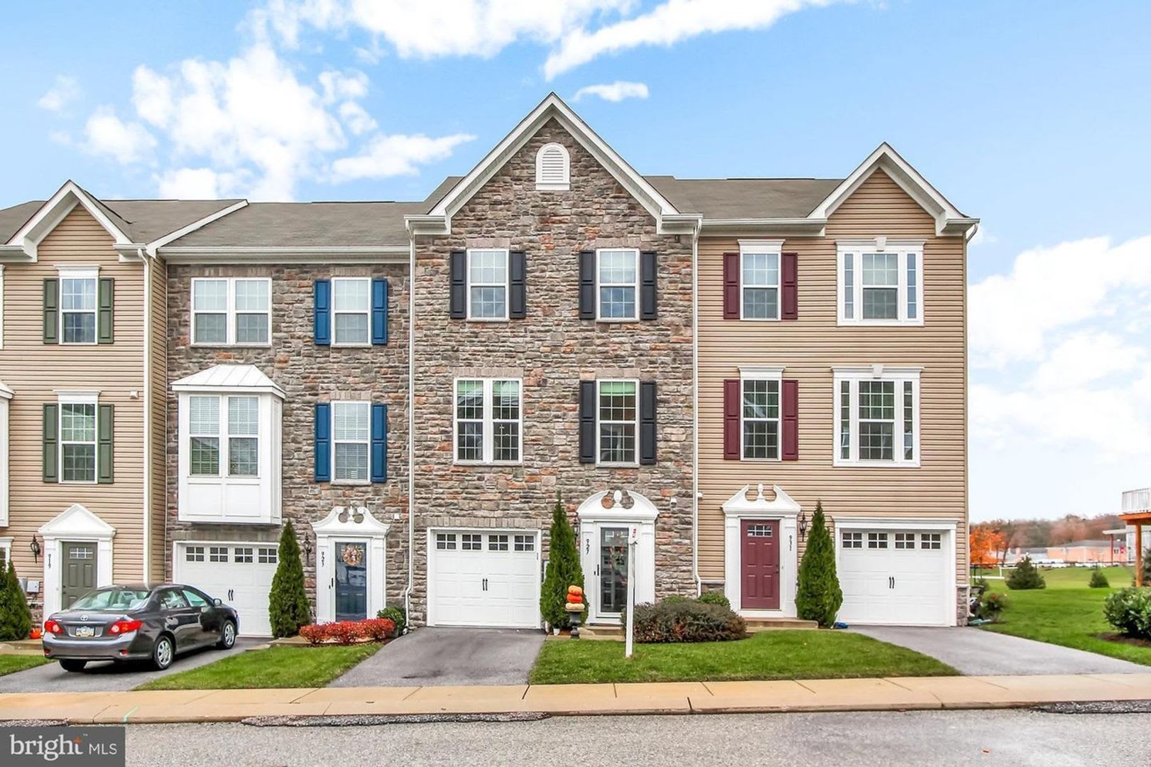 927 Brechin Ln York Pa 17403 Regents Glen Community – photo 1
