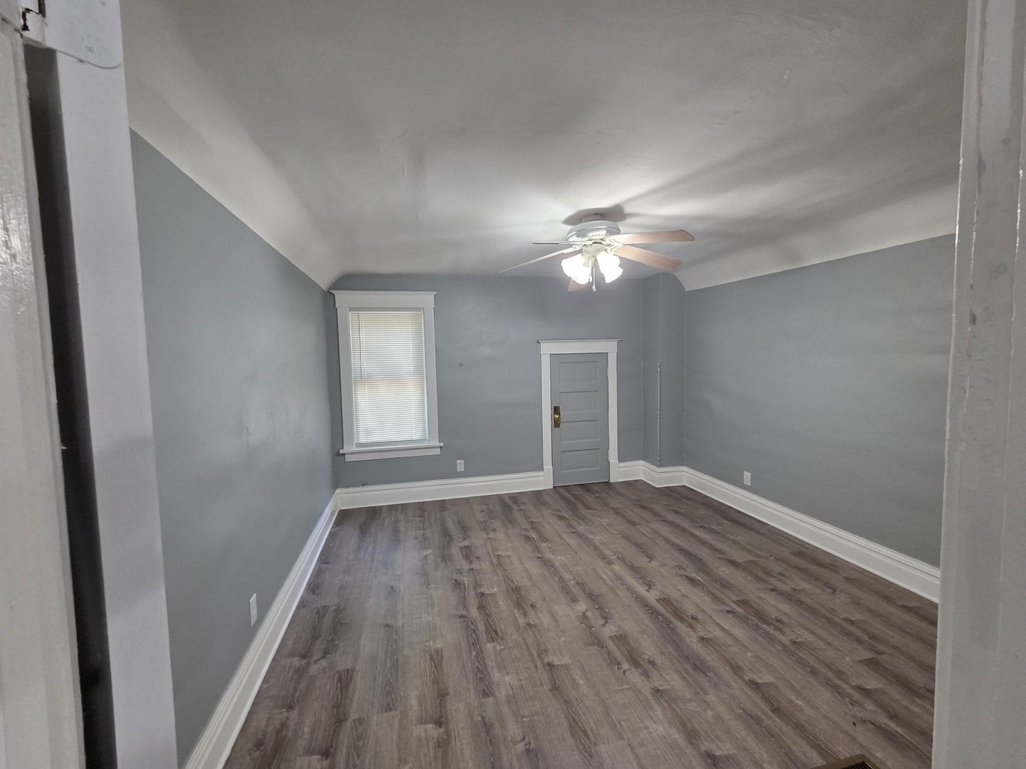 Fully Upgraded Interior – photo 4